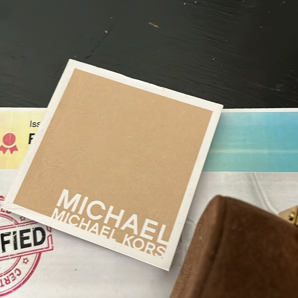 Michael Kors
Champagne colored/Gold toned steel Ø24 mm - Picture 6 of 15